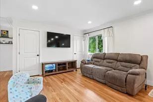 7704 Huron Dr, Gainesville, VA 20155 - Photo 14