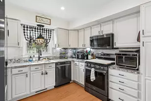 7704 Huron Dr, Gainesville, VA 20155 - Photo 10