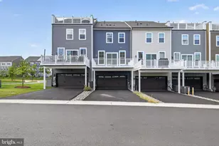 1743 Autumn Maple Leaf Dr, Dumfries, VA 22026 - Photo 2