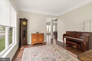 9233 Falling Water Dr, Bristow, VA 20136 - Photo 10