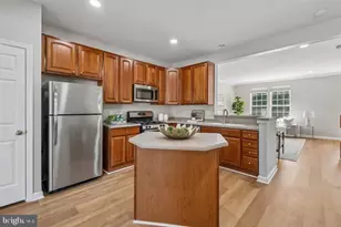 15823 Bobolink Dr, Woodbridge, VA 22191 - Photo 6