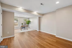 15823 Bobolink Dr, Woodbridge, VA 22191 - Photo 2