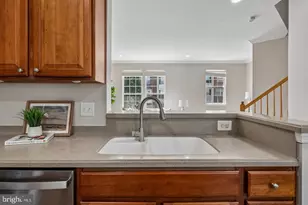 15823 Bobolink Dr, Woodbridge, VA 22191 - Photo 8