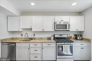 2692 Seville Cir, Woodbridge, VA 22192 - Photo 14