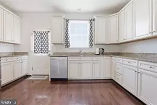 8333 Scotland Loop, Manassas, VA 20109 - Photo 4