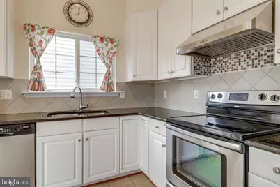 6805 Hollow Glen Court, Gainesville, VA 20155 - Photo 6