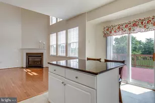 6805 Hollow Glen Ct, Gainesville, VA 20155 - Photo 2