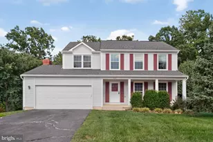 8219 Crackling Fire Dr, Gainesville, VA 20155 - Photo 2