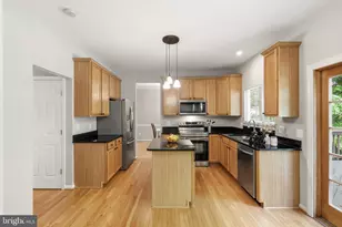 5608 Eppes Island Pl, Manassas, VA 20112 - Photo 8
