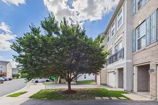 15653 John Diskin Cir, Woodbridge, VA 22191 - Photo 2