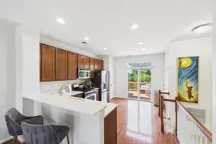 15653 John Diskin Cir, Woodbridge, VA 22191 - Photo 14
