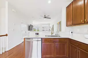 15653 John Diskin Cir, Woodbridge, VA 22191 - Photo 12
