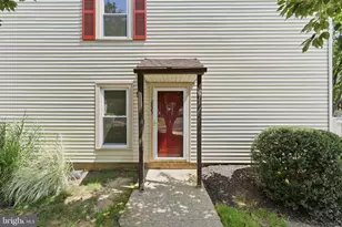 2825 Chablis Cir, Woodbridge, VA 22192 - Photo 4