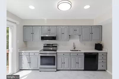 12156 Winona Drive, Woodbridge, VA 22192 - Photo 2