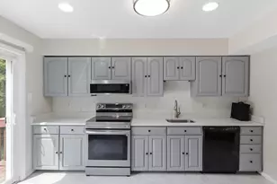 12156 Winona Dr, Woodbridge, VA 22192 - Photo 2
