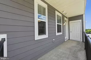 2325 Stephanie Tessa Ln, Woodbridge, VA 22191 - Photo 12