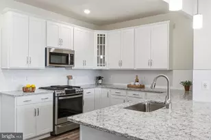 2325 Stephanie Tessa Ln, Woodbridge, VA 22191 - Photo 6