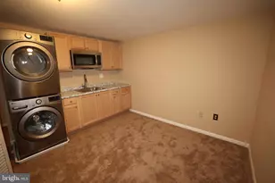 3094 Fenegan Ct, Lake Ridge, VA 22192 - Photo 4