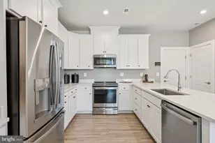 13834 Quartz Ave, Woodbridge, VA 22193 - Photo 4