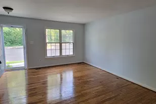 12638 Monarch Ct, Woodbridge, VA 22192 - Photo 2