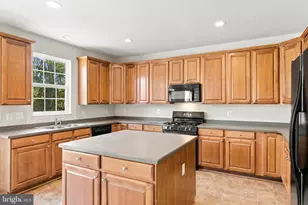 8373 Tenbrook Dr, Gainesville, VA 20156 - Photo 34