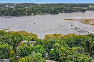 3210 Riverview Dr, Triangle, VA 22172 - Photo 4