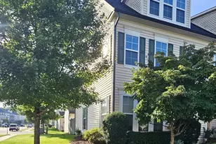 9228 Alvyn Lake Cir, Bristow, VA 20136 - Photo 2