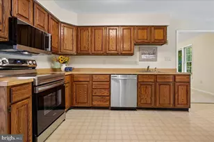 15880 Cliffbrook Ct, Dumfries, VA 22025 - Photo 10