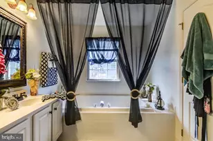13340 Ferry Landing Ln, Woodbridge, VA 22191 - Photo 14