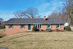 472 Honeysuckle Rd, Elkton, VA 22827 - Photo 2