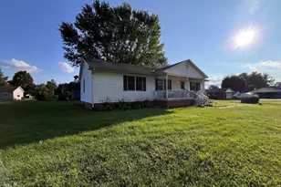 205 10th St, Grottoes, VA 24441 - Photo 4