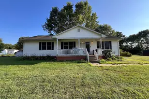 205 10th St, Grottoes, VA 24441 - Photo 2