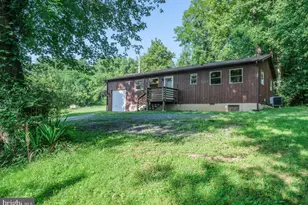 16 Head Waters Rd, Chester Gap, VA 22623 - Photo 8