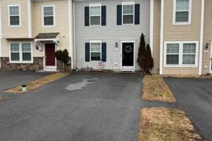 14 Teakwood Dr, Martinsburg, WV 25404 - Photo 2