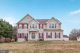 25 Englewood Ter, Martinsburg, WV 25403 - Photo 2