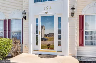 124 Chandlers Glen Dr, Bunker Hill, WV 25413 - Photo 2