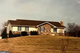 225 Keepsake Dr, Falling Waters, WV 25419 - Photo 8