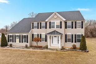 25 Lilburn Dr, Bunker Hill, WV 25413 - Photo 2