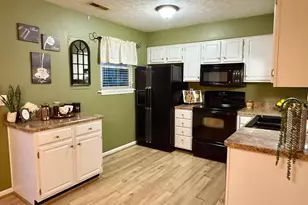 19 Stadium Cir, Inwood, WV 25428 - Photo 4