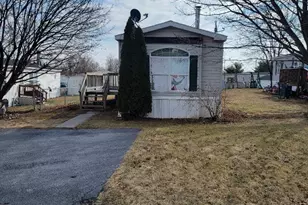 861 Royal Crest Dr, Martinsburg, WV 25401 - Photo 2