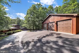 986 Walden Rd, Hedgesville, WV 25427 - Photo 2