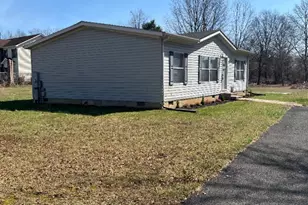 132 Powell Ln, Martinsburg, WV 25404 - Photo 2