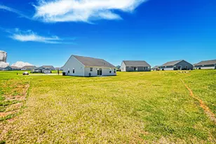 87 Opulent Ct, Hedgesville, WV 25427 - Photo 4