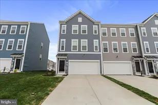 100 Stafford Pl, Falling Waters, WV 25419 - Photo 4