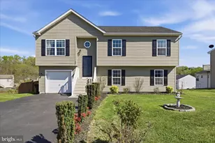 17 McKinley Ct, Inwood, WV 25428 - Photo 2