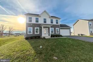 127 Chandlers Glen Dr, Bunker Hill, WV 25413 - Photo 1