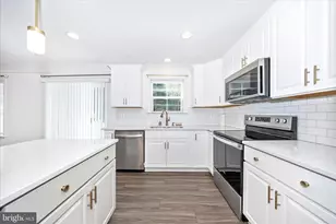 12 Belmont Pl, Falling Waters, WV 25419 - Photo 4