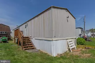 90 Fabric Dr, Bunker Hill, WV 25413 - Photo 6