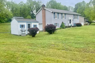 27 Canterbury Dr, Martinsburg, WV 25403 - Photo 2