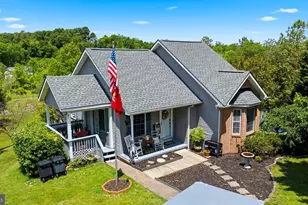 389 Grove Farm Ln, Martinsburg, WV 25404 - Photo 1